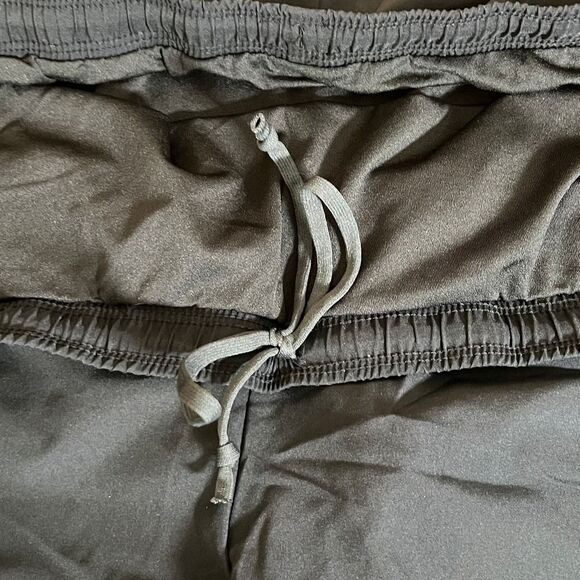 MOUNTAIN HARDWARE SIZE XL BLACK LINED SIMPLE BASIC MENS PULL ON SHORTS - Picture 5 of 6